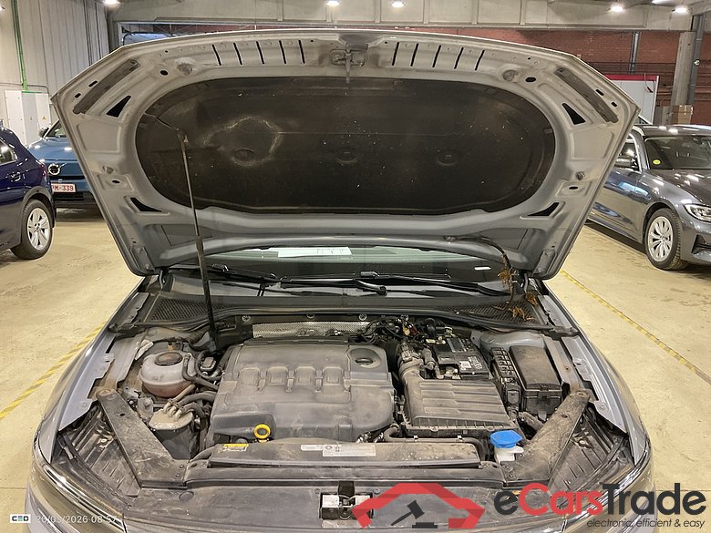 VOLKSWAGEN PASSAT VARIANT DIESEL - 2019 1.6 TDi SCR Style Business DSG #6