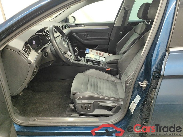Volkswagen Passat Variant 2.0 TDI SCR 110kW Elegance Business 5d #3