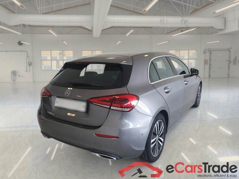 MERCEDES-BENZ CLASSE A / 2018 / 5P / BERLINA A 180 D AUTOMATIC SPORT #2