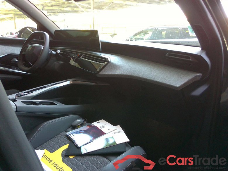 Peugeot 5008 Allure 5008 Hybrid 136 e-DCS6 #3