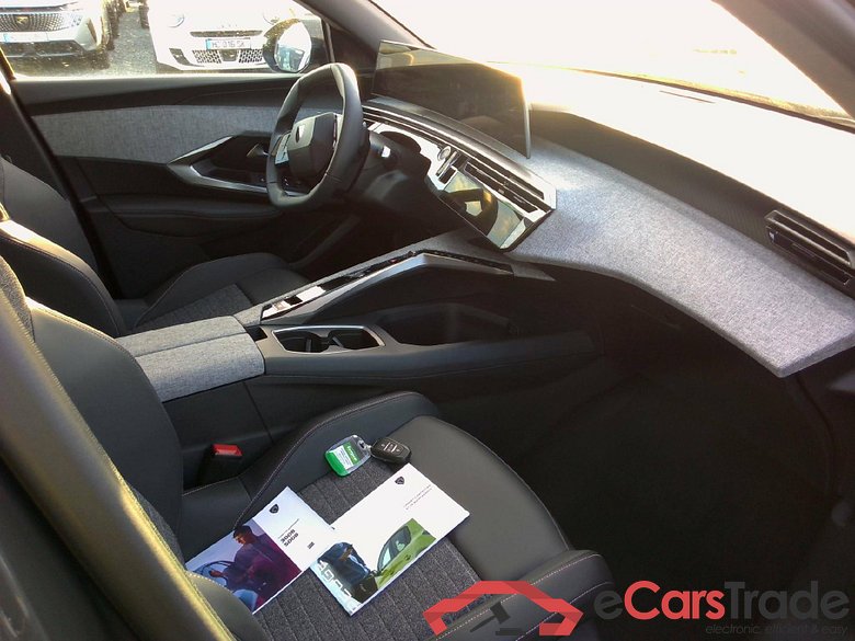 Peugeot 5008 Allure Hybrid 136 e-DCS6 #3