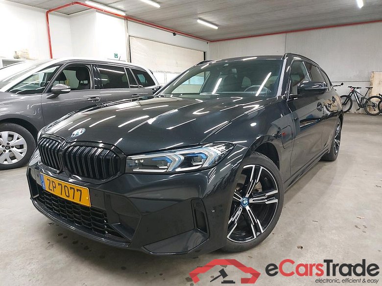 BMW - BMW 3 TOURING 330e 292PK M Sport With Heated Seats & Pack Innovation With Adaptive Light & Driving Assistant Pack & Live CockPit Pro     * HYBRID * #1
