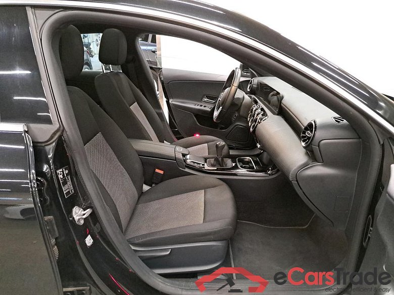 MERCEDES - MER CLA SHOOTING BRAKE 180 d 116PK Business Solution & Pano Roof #3