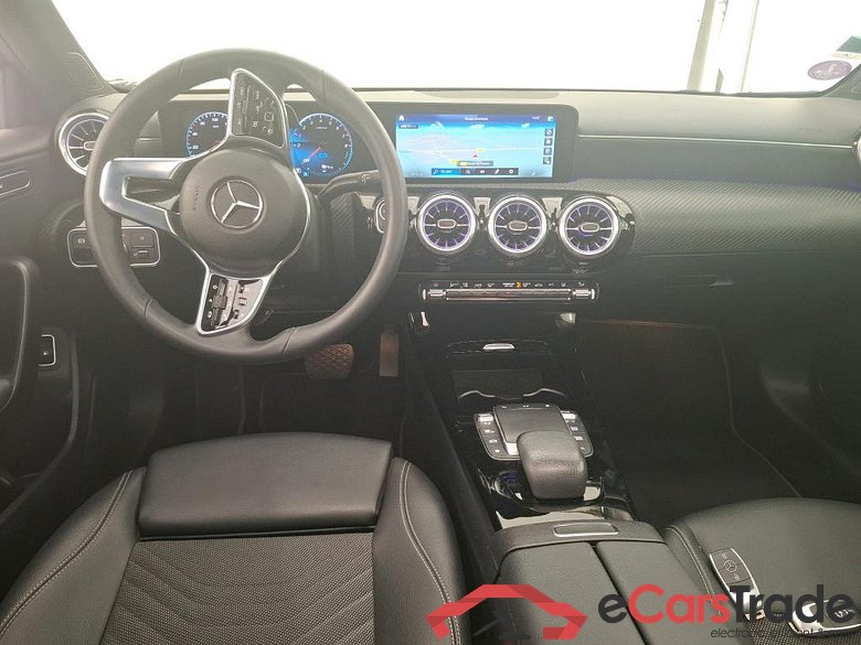 MERCEDES-BENZ Classe A Compact / 2018 / 5P / Berline A 250 e Business Line 8G-DCT #5