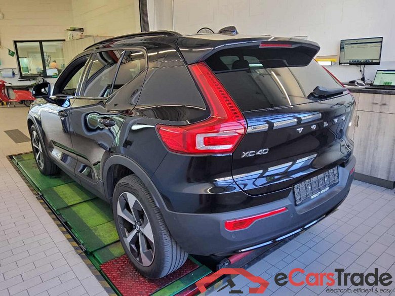 Volvo XC40 (2017->) DE - SUV5 B4 AWD EU6d, Ultimate Dark (EURO 6d), (Facelift) 2022 - 2022 #4
