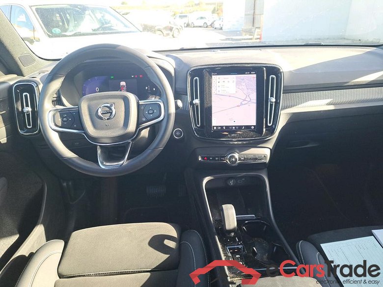 VOLVO XC40 todoterreno 2.0 B3 G Plus Dark Auto 160 CV #3