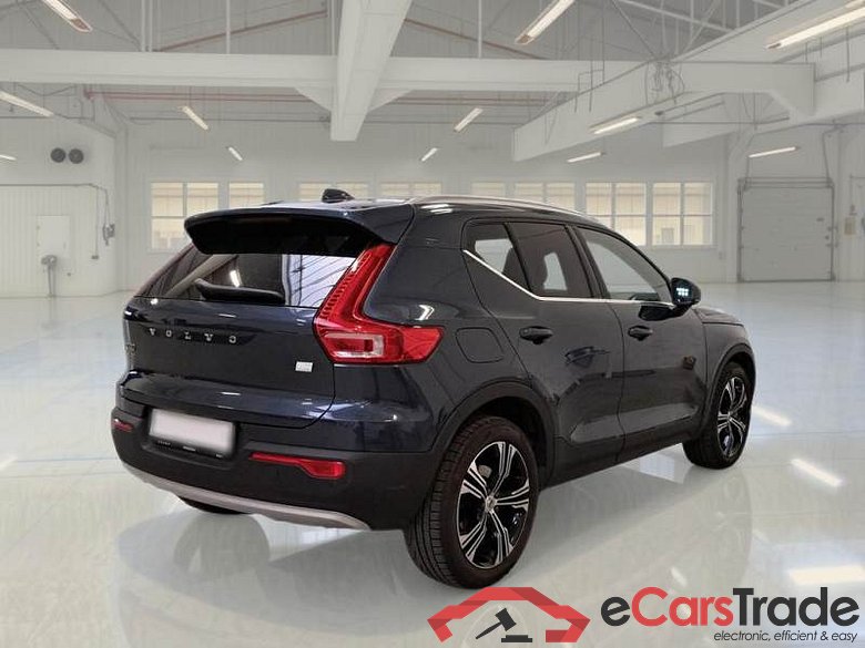 VOLVO XC40 / 2017 / 5P / SUV T5 PLUG-IN HYBRID AUTO RECH INSCRIP EXPR #2