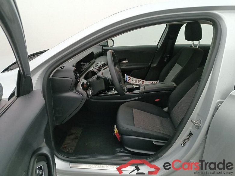 Mercedes-Benz A-Klasse Limousine A 180 Aut. 4d #3