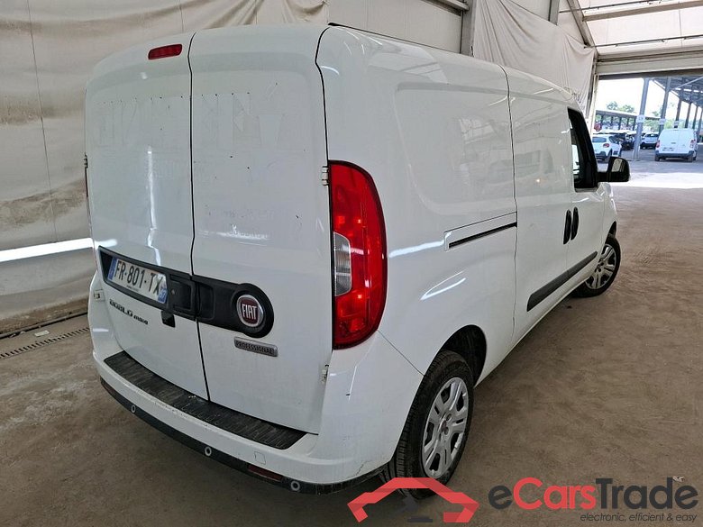 FIAT Doblò Cargo / 2015 / 4P / Fourgonnette Maxi 1.3 Multijet 95 Pro Lounge 750kg #3