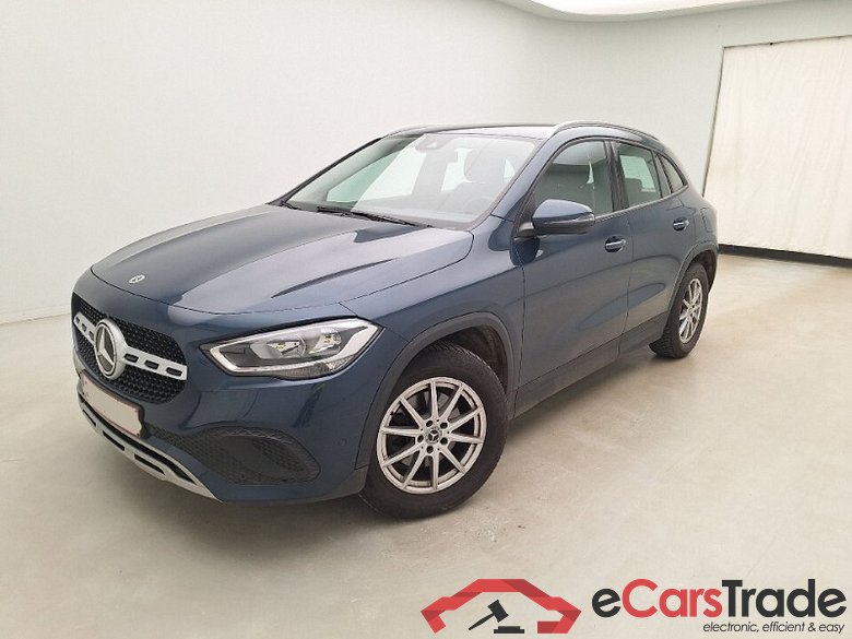Mercedes GLA 180d Aut. Widescreen Navi 1/2 Leather KeylessGo Camera Klima PDC ... #1