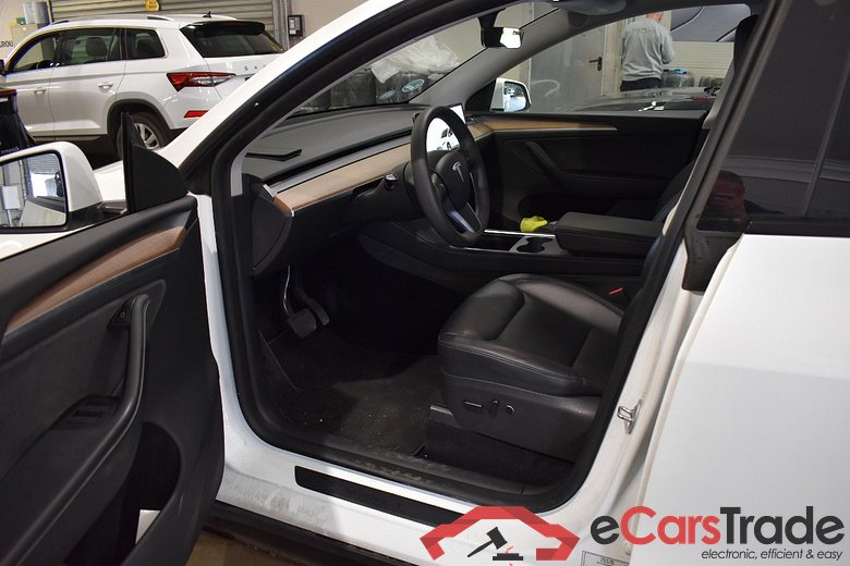TESLA Model Y Long Range Dual Motor AWD 5d 378kW #4