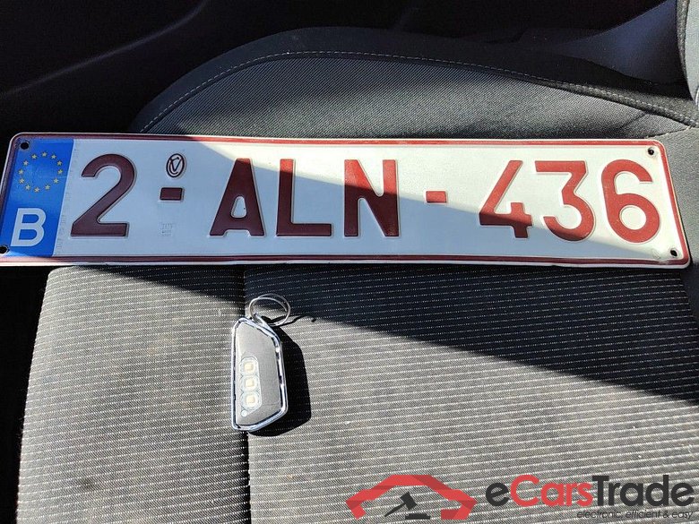 Skoda Octavia Combi 2.0 CRTDI 110kW DSG7 Ambition 5d !! Damaged cAR !! #4