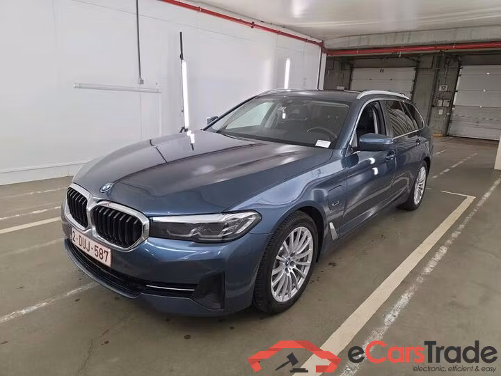 BMW 5 Reeks Touring Série 5 Touring 530e Auto (PHEV) 215kW/292pk  5D/P Auto-8 - CO2 incomplet #1