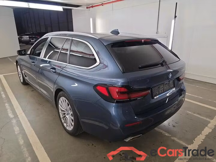 BMW 5 Reeks Touring Série 5 Touring 530e Auto (PHEV) 215kW/292pk  5D/P Auto-8 - CO2 incomplet #3