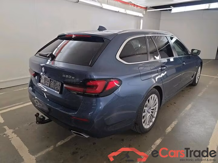 BMW 5 Reeks Touring Série 5 Touring 530e Auto (PHEV) 215kW/292pk  5D/P Auto-8 - CO2 incomplet #4
