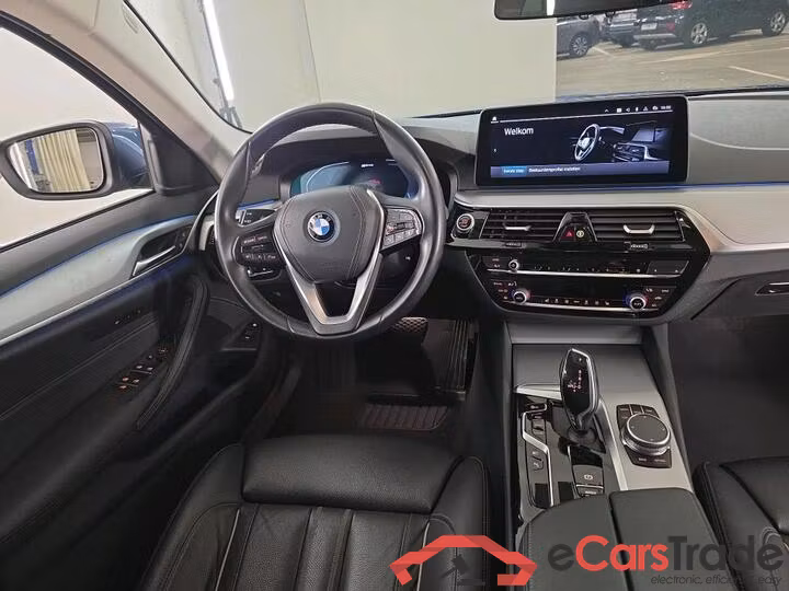 BMW 5 Reeks Touring Série 5 Touring 530e Auto (PHEV) 215kW/292pk  5D/P Auto-8 - CO2 incomplet #5