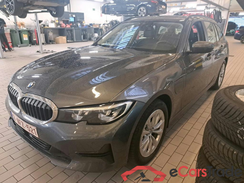 BMW - BMW 3 TOURING 330e 292PK Business Edition & Heated Seats & Driving Assistant & Active Cruise Control & Harman Kardon & Pano Roof & Electric Trailer Hook  * HYBRID * #1