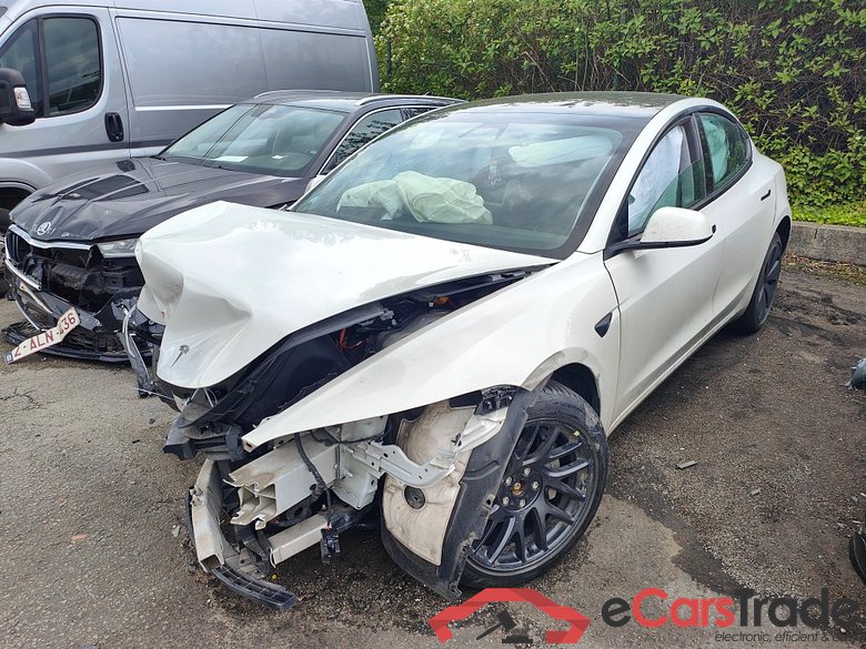 Tesla Model 3 Long Range AWD 4d !!! Damaged car !!