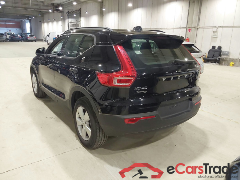 VOLVO XC40 1.5 T2 MOMENTUM CORE #2