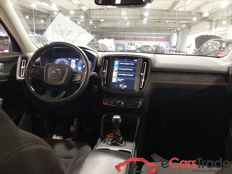 VOLVO XC40 1.5 T2 MOMENTUM CORE #6