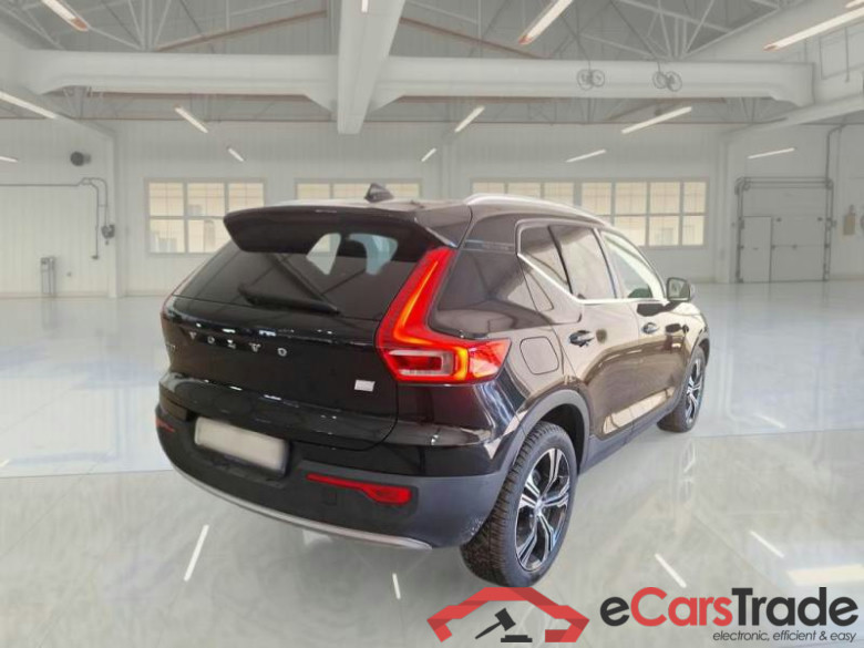 VOLVO XC40 / 2017 / 5P / SUV T4 PLUG-IN HYBRID AUTO RECH INSCRIP EXPR #2