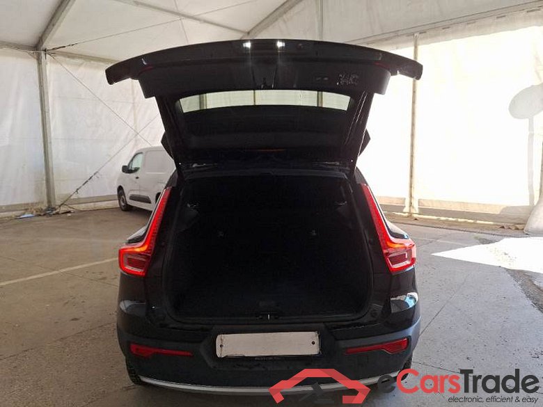 VOLVO XC40 / 2017 / 5P / SUV T4 PLUG-IN HYBRID AUTO RECH INSCRIP EXPR #5
