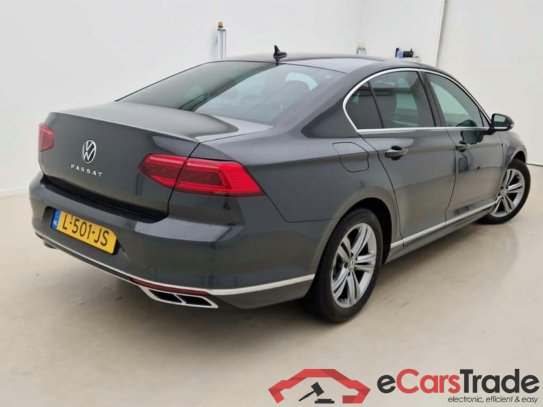 VOLKSWAGEN PASSAT 1.5 TSI R-Line Bns+ #2