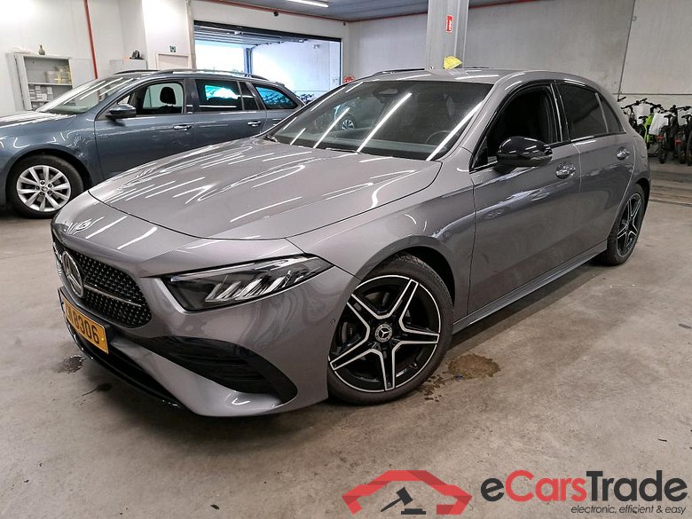 MERCEDES - MER A 180 136PK AMG Line With Smartphone Integration & Night Pack   * PETROL *