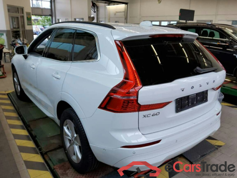 Volvo XC60 (03.2017->) DE - SUV5 B4 (Benzin) 2WD EU6d, Momentum Pro Mild-Hybrid, (Facelift) 2021 - 2022 #2