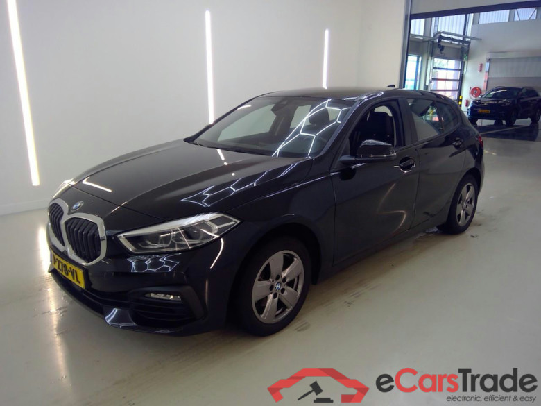 BMW 118i Aut. LED LC-Pro HI-FI Navi 1/2 Sport-Leather KeylessGo Camera Klima PDC ...