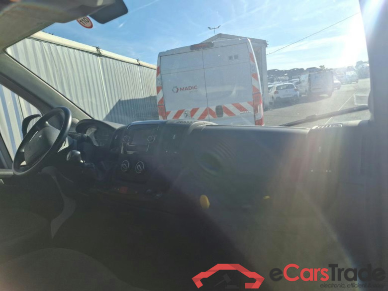 PEUGEOT Boxer / 2014 / 4P / Fourgon tôlé BlueHDi S&S 120 PREMIUM 335 L2H2 #5