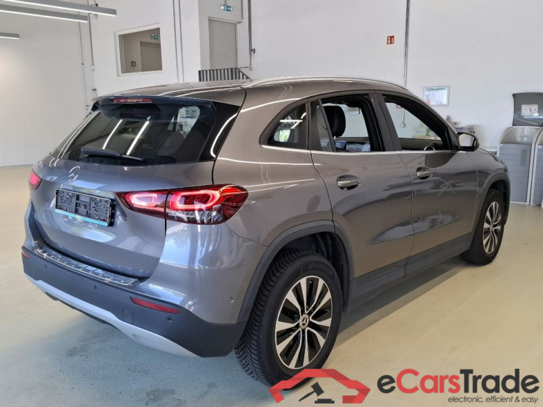 Mercedes GLA 200d Aut. LED Widescreen Navi 1/2 Sport-Leather KeylessGo Klima PDC ... #3