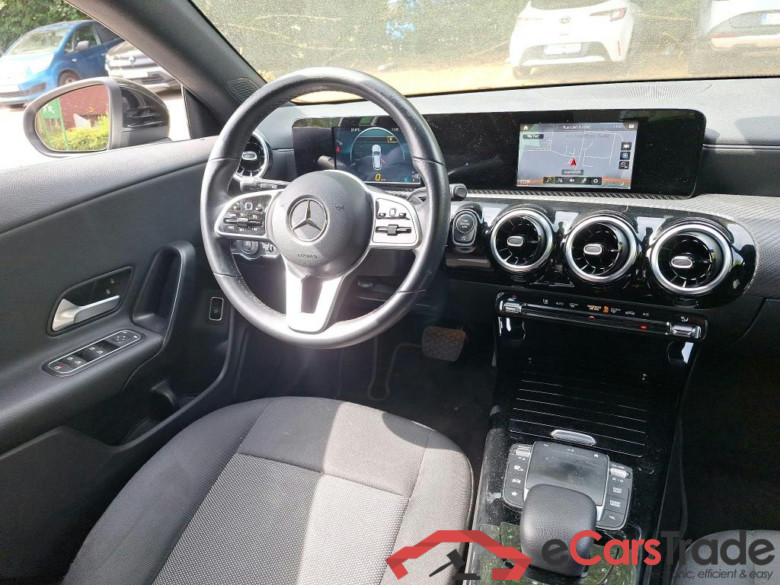 Mercedes CLA 180d SB Aut. Pano Navi KeylessGo Camera Klima PDC ... #3