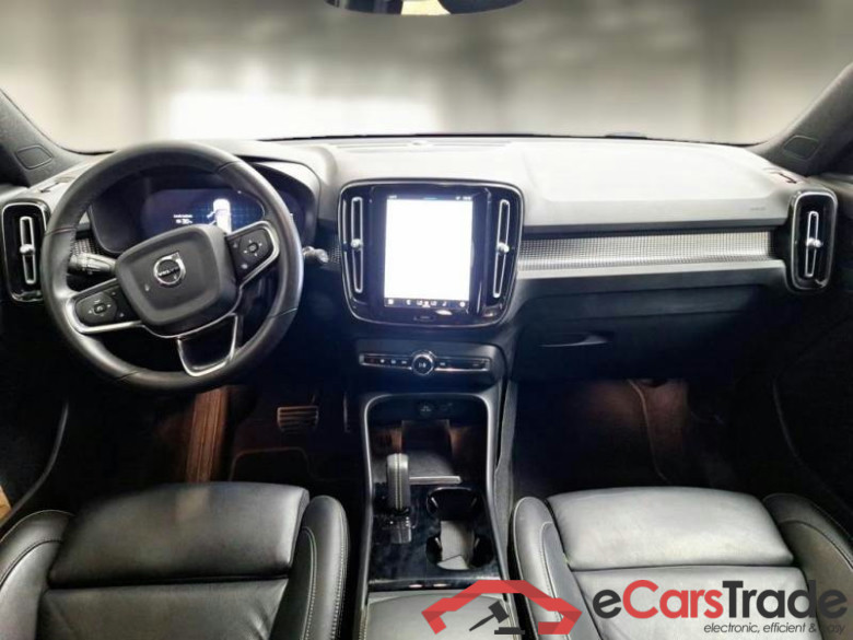 VOLVO XC40 / 2017 / 5P / SUV RECHARGE TWIN PRO #3