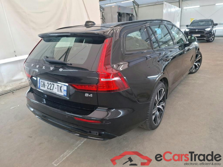 VOLVO V60 / 2018 / 5P / Break B4 197 Geartronic 8 Plus Dark #3