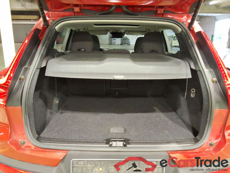 VOLVO XC40 1.5 T2 Momentum Pro #3