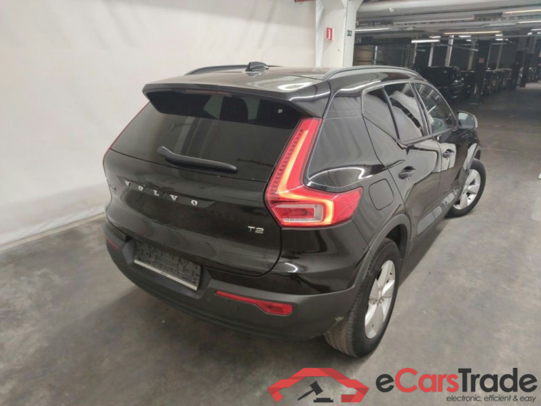 Volvo XC40 T2 Geartronic Momentum Core 5d #2
