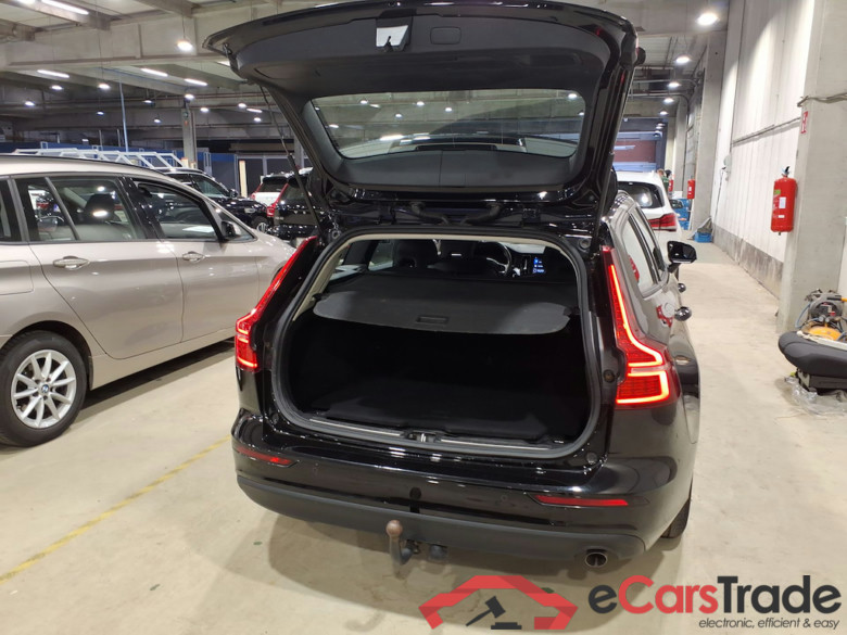 VOLVO V60 2.0 D3 MOMENTUM CORE #3