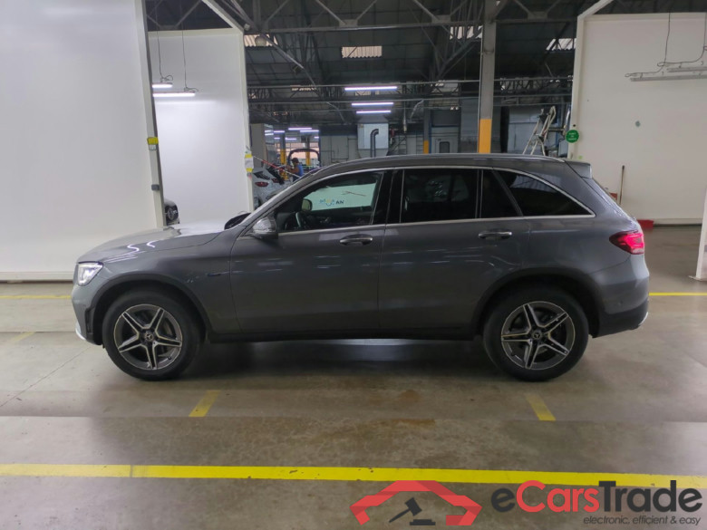 MERCEDES-BENZ GLC / 2019 / 5P / SUV 2.0 GLC 300 E AMG LINE 4MATIC #2
