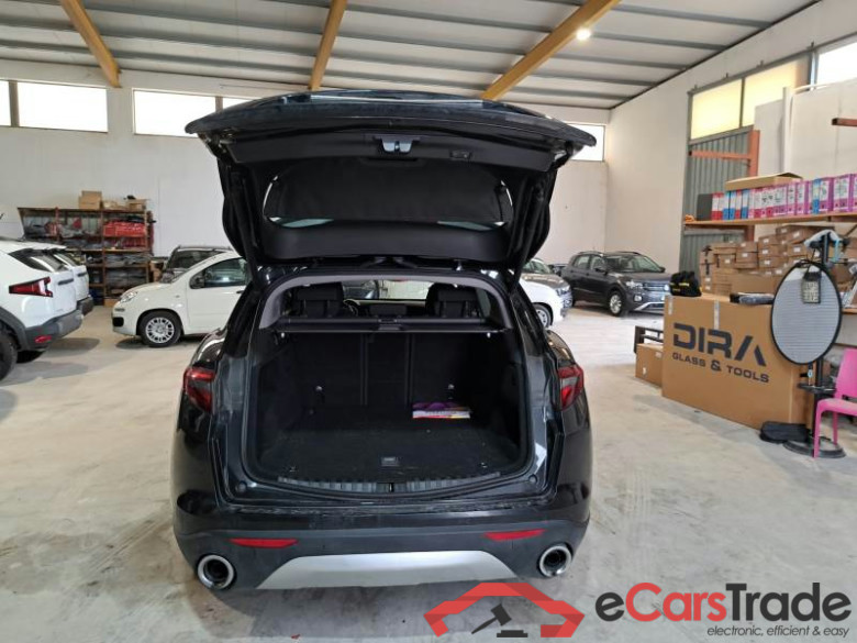 ALFA ROMEO STELVIO / 2017 / 5P / SUV 2.2 TURBO DIESEL 190CV BUSINESS AT8 Q4 #4