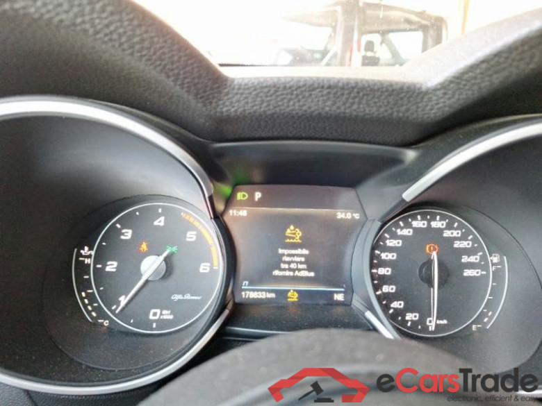 ALFA ROMEO STELVIO / 2017 / 5P / SUV 2.2 TURBO DIESEL 210CV VELOCE AT8 Q4 #4