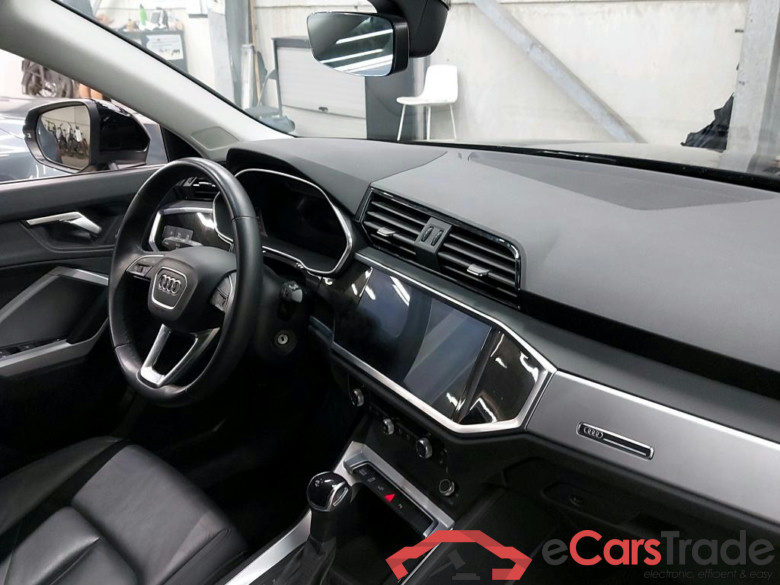 AUDI - AUD Q3 SB 45 TFSI e 245PK S-Tronic Pack Platinum With Heated Seats & LED & Rear Camera & Adaptive Cruise Control  * HYBRID * #3