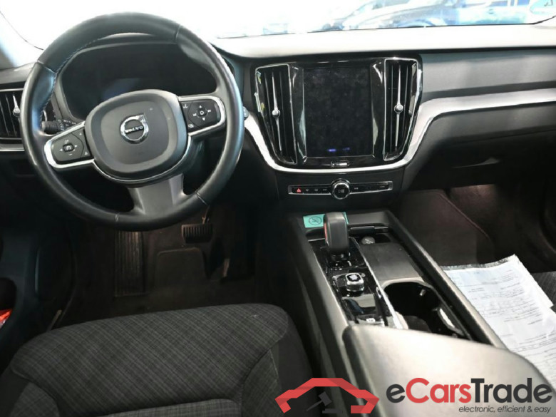 V60 Kombi Core 2.0 B4 145KW AT8 E6d #3