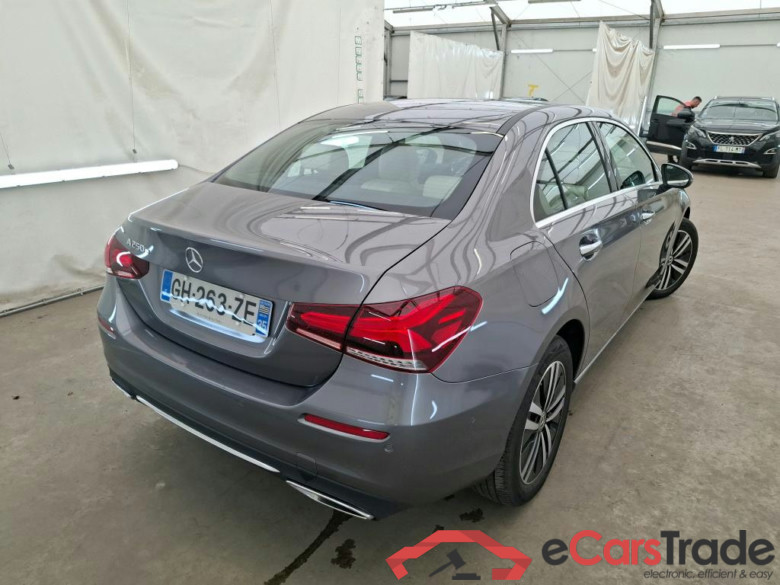MERCEDES-BENZ Classe A Berline / 2018 / 4P / Berline A 250 e Progressive Line 8G-DCT #3
