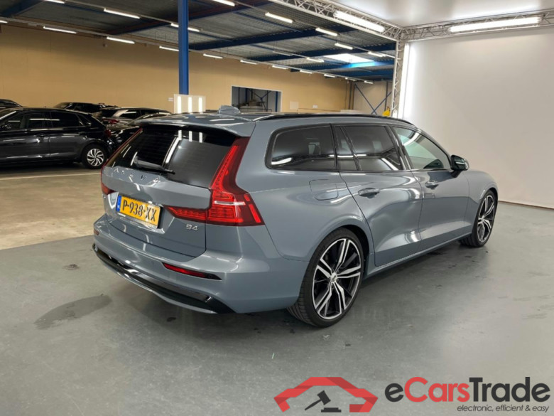 VOLVO V60 2.0 B4 Plus Dark #4
