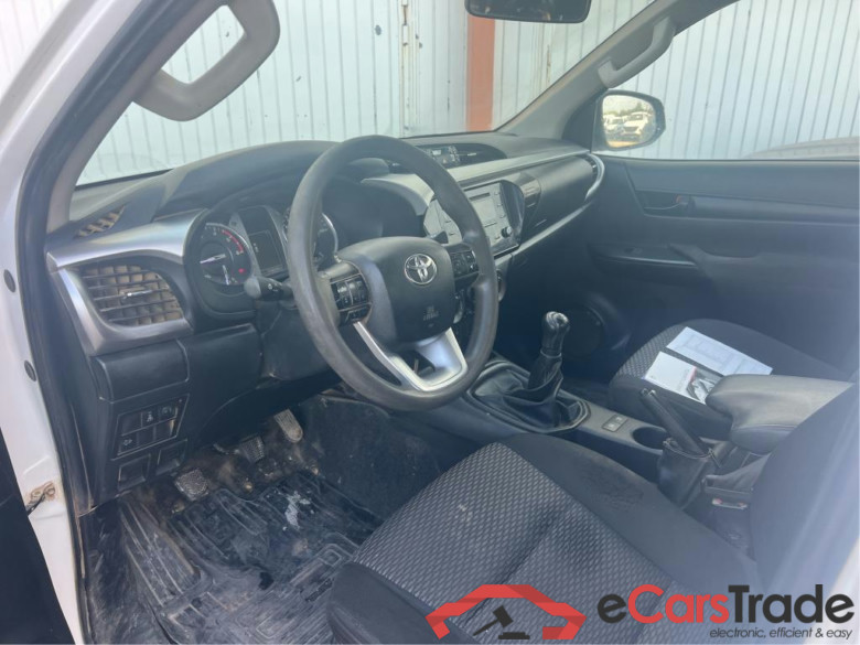 TOYOTA Hilux / 2020 / 4P / pickup 2.4 D-4D Cabina Doble GX #3