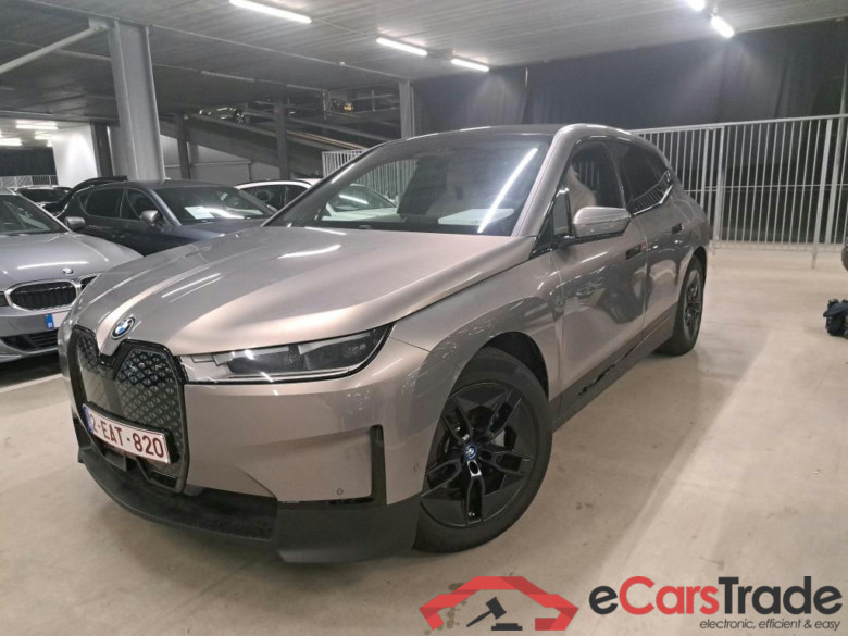 BMW I - BMW IX xDrive40 326PK With Design Atelier Interior & Driving Assistant Pro & Parking Assistant Pro & Electric Towing Hook & Shadow Line & Sky Lounge Translucent Roof  * ELECTRIC *