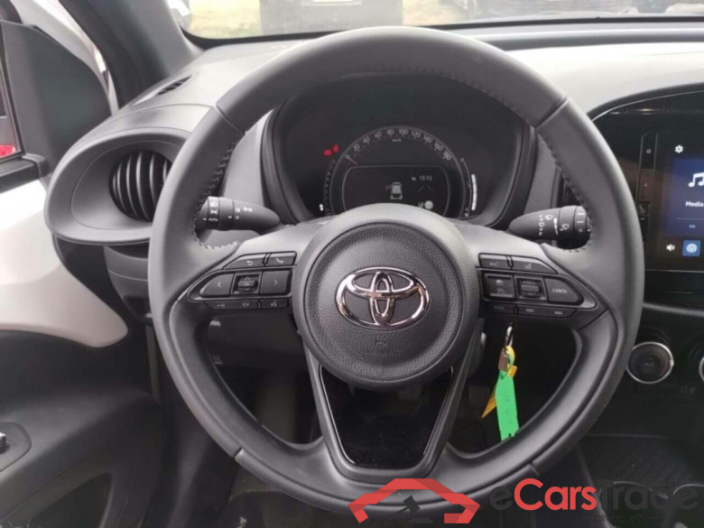 TOYOTA Aygo X 1.0 VVT-i MT Play #6
