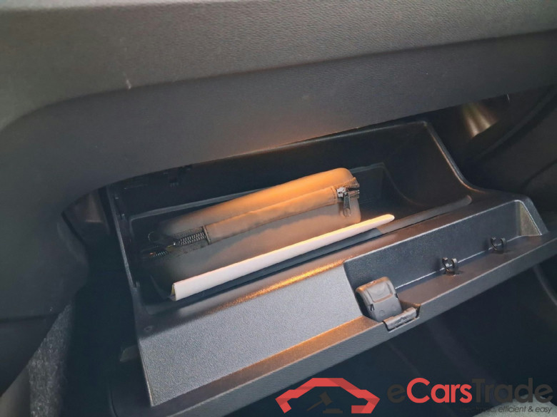 VOLVO XC40 / 2021 / 5P / todoterreno 1.5 T5 Recharge PHEV Plus Dark Auto #5