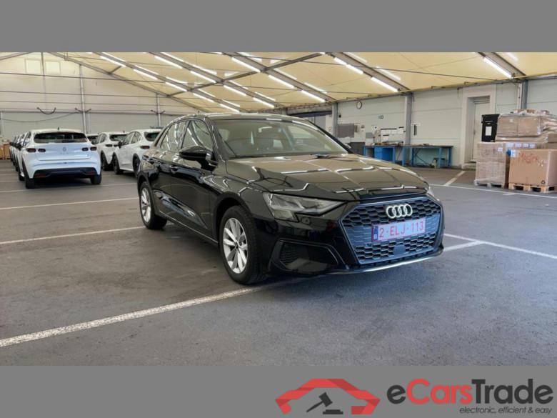 AUDI A3 Sportback 30 TFSI Attraction #2